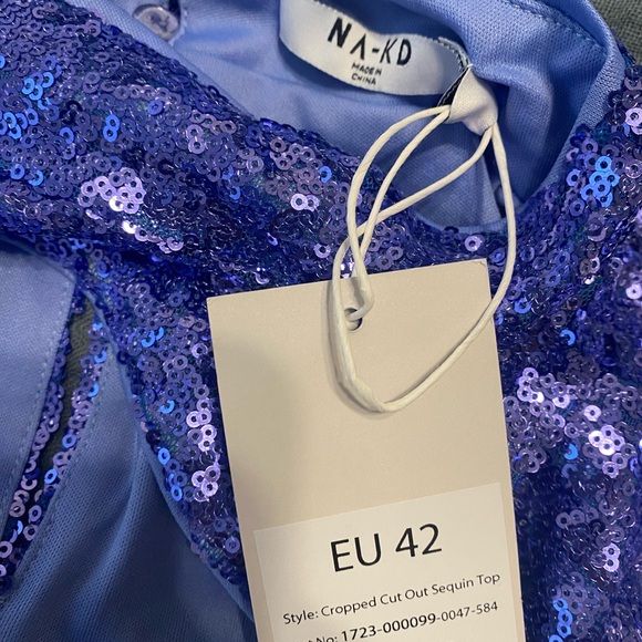 Cropped Cut Out Sequin Top - Picture 6 of 7